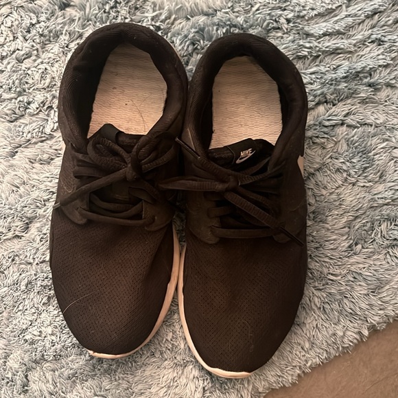 Nike black running sneakers, women’s size 7 - Picture 2 of 4